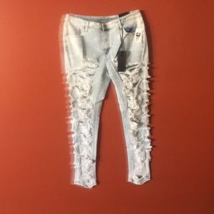 Increíble pantalón roto de mesclia